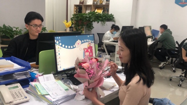 鮮花送佳人，蛋糕暖人心 ——91视频免费播放2022年慶祝“三八”婦女節活動